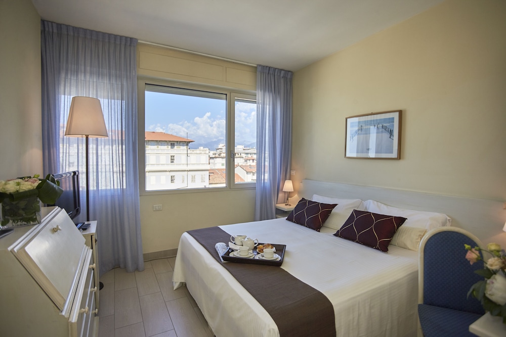 Sina Astor Hotel 22/80