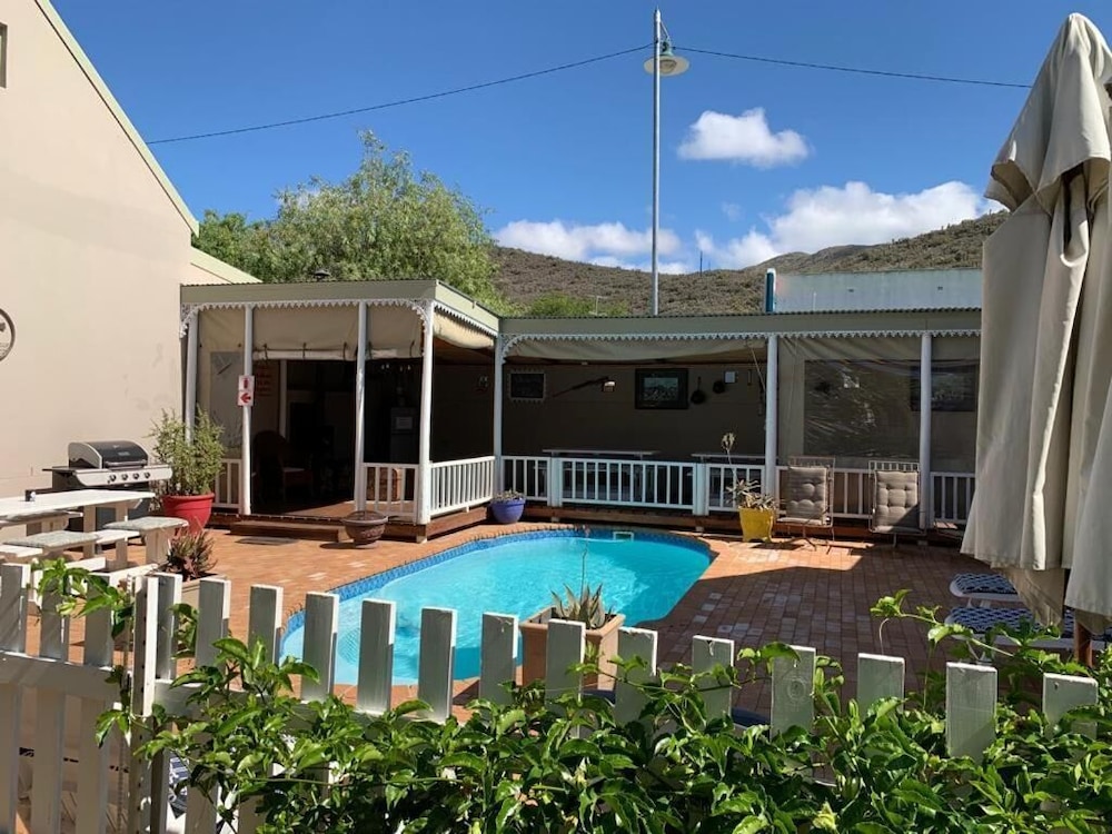 Housemartin Guest Lodge 40/46