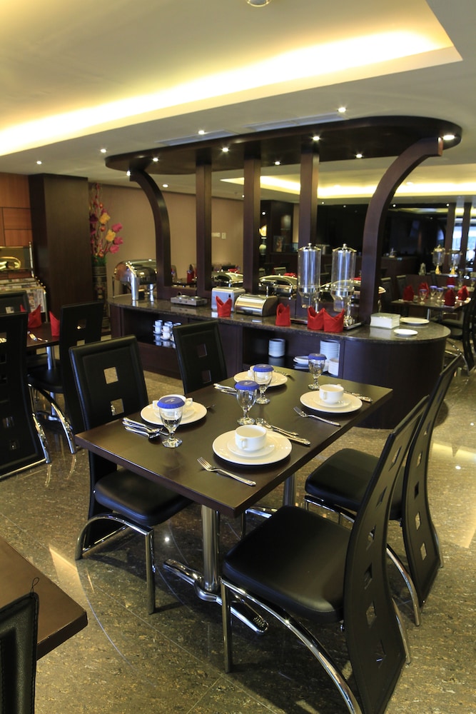 Continent Centrepoint Panakkukang Makassar 13/15