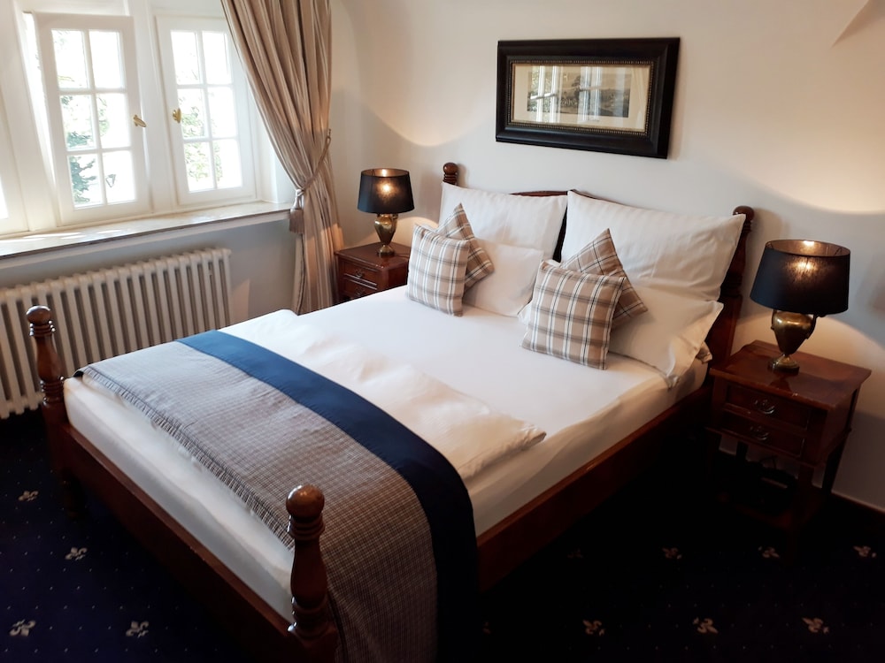 CITY, DOUBLE BED