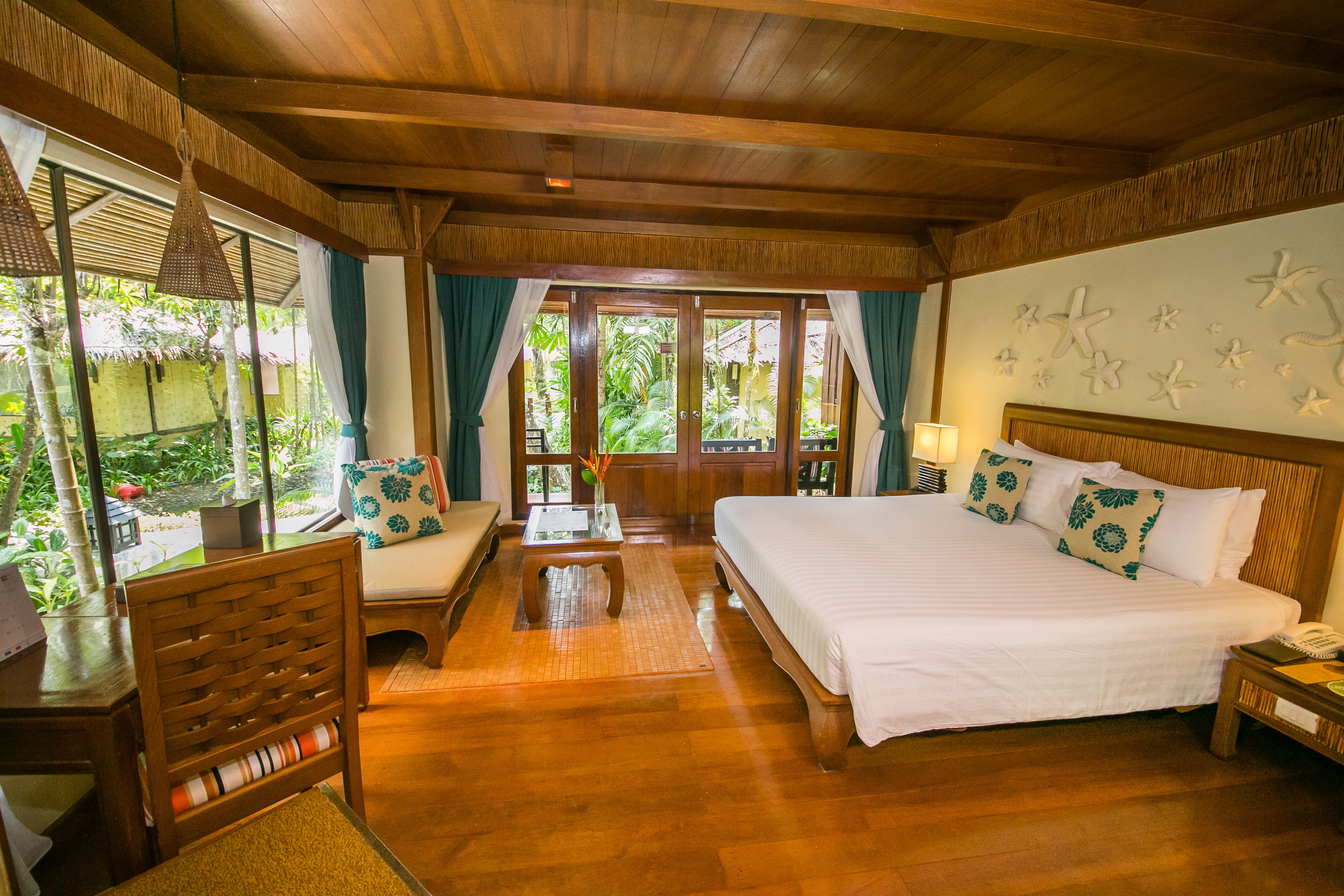 CABANA, KING BED, GARDEN VIEW