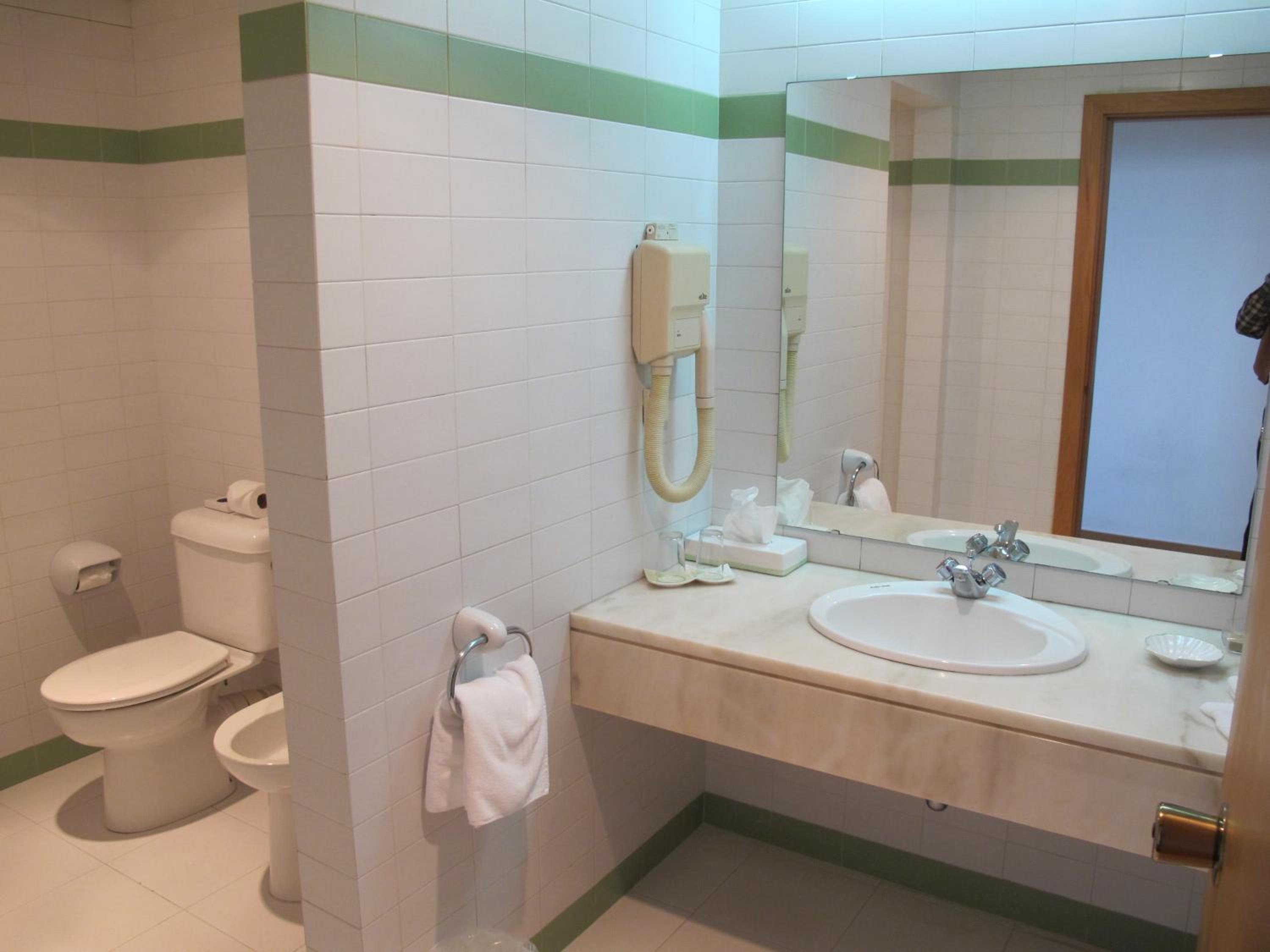 Room, Double or Twin Bed, Pool Side، Quinta Da Penha De Franca 3/3