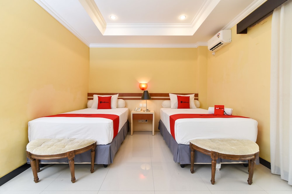 Reddoorz Plus Near Mall Bali Galeria 2 33/35