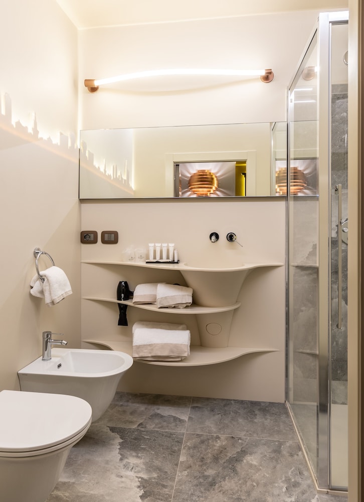 Ariston Hotel Milan 66/68