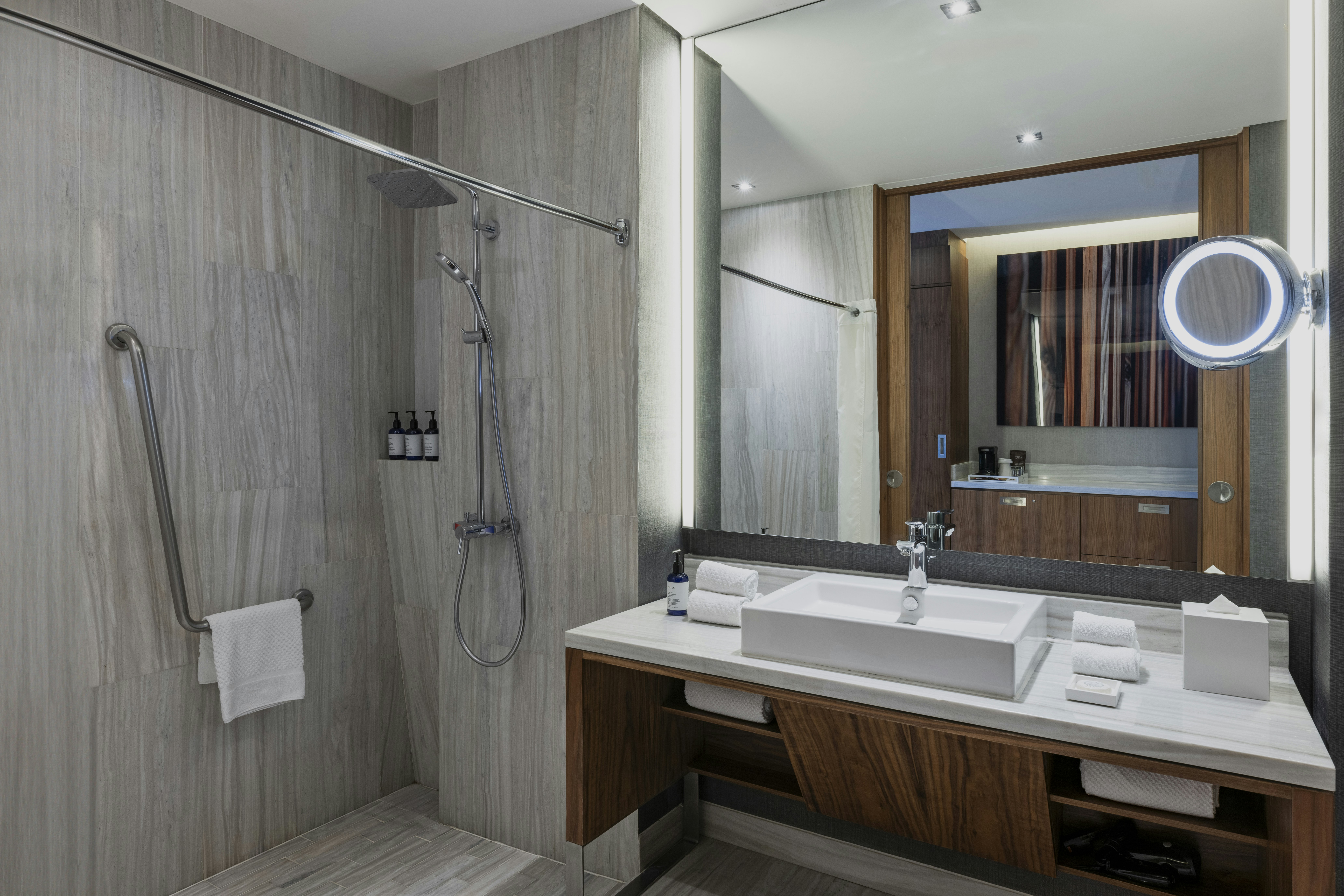 ROOM, KING BED, ACCESSIBLE