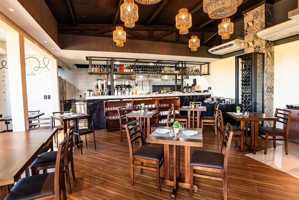 Ramada Suites by Wyndham Asuncion Aeropuerto 42/60