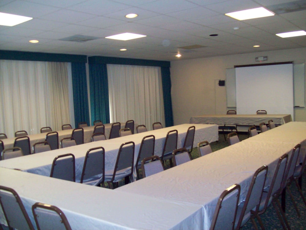 Days Inn by Wyndham Del Rio 43/55