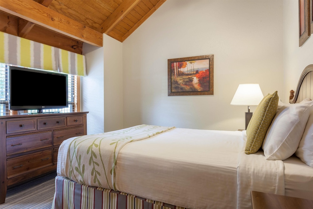 Hilton Vacation Club MountainLoft Gatlinburg photo2