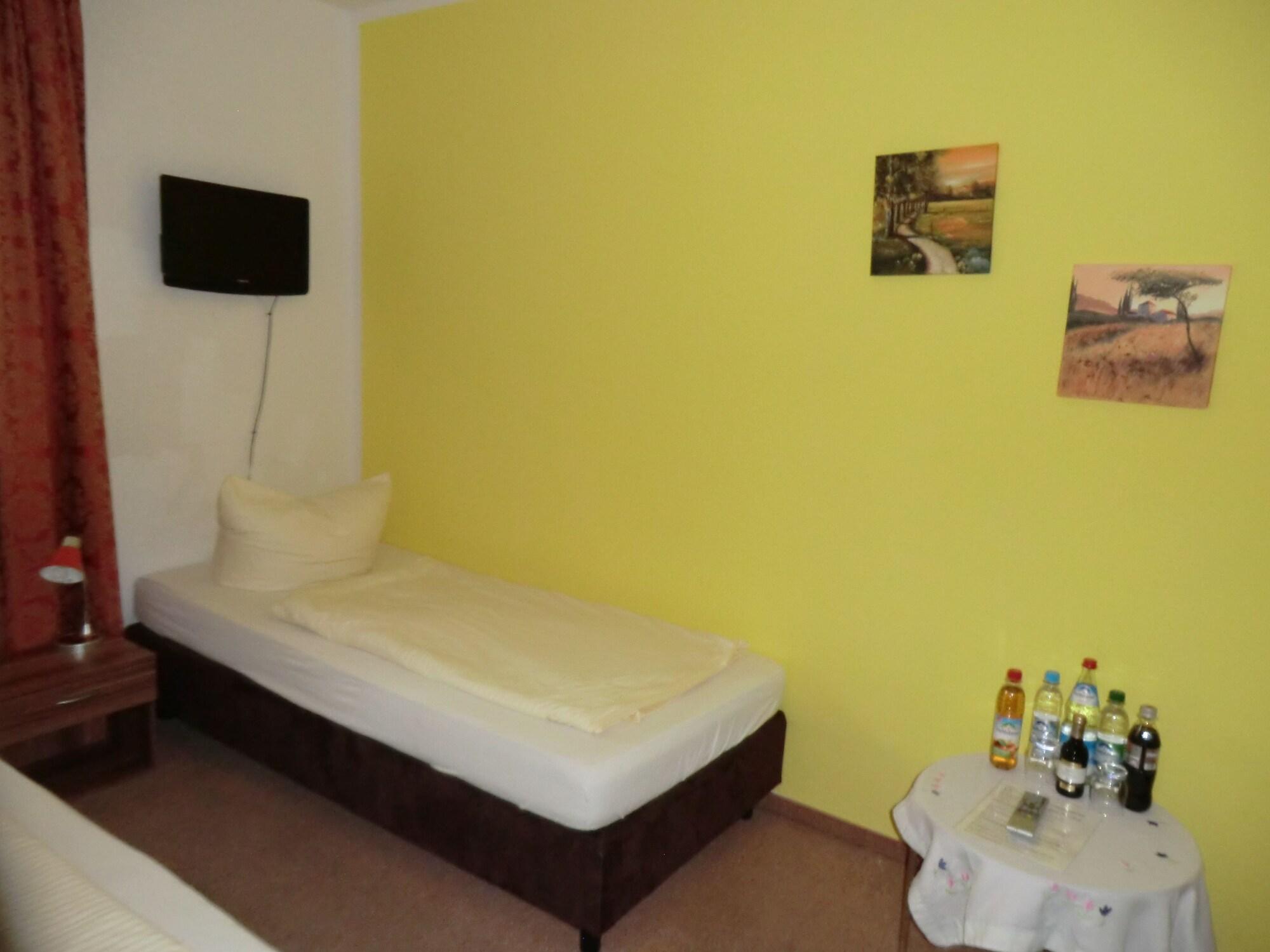 غرفة ثلاثية، Hotel Pension Haydn 4/5