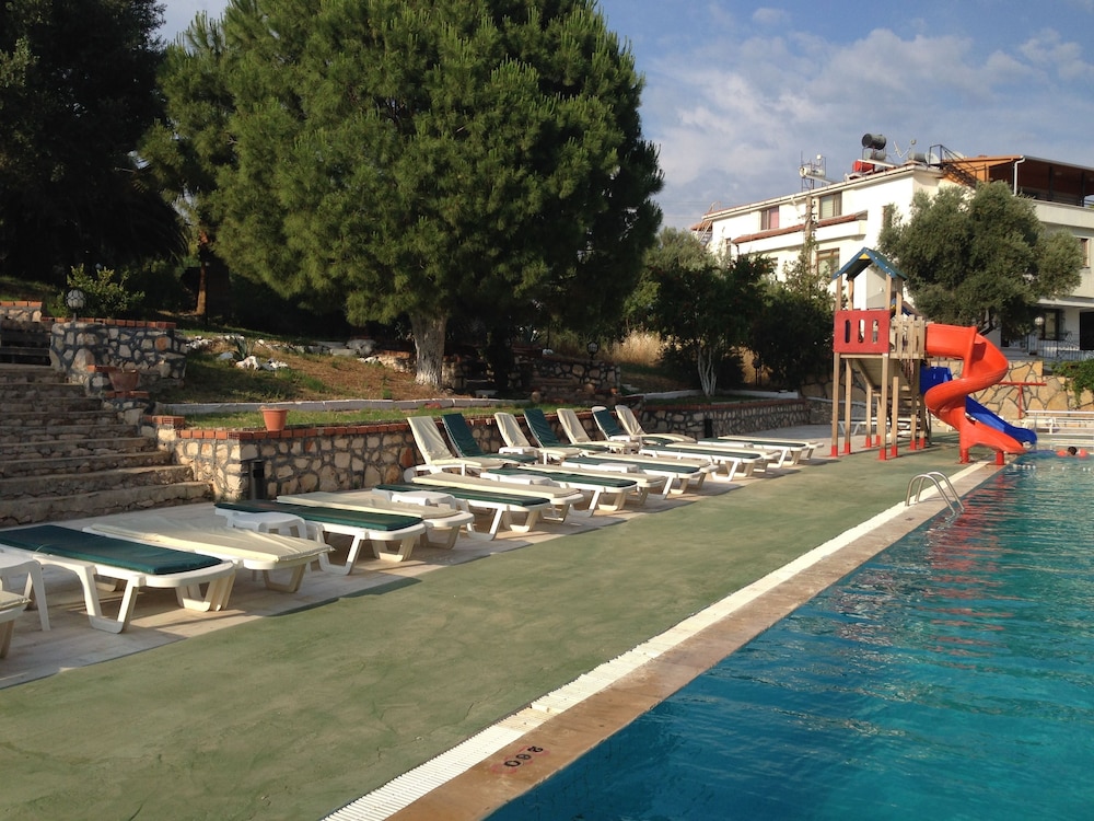 First Class Hotel 48/59