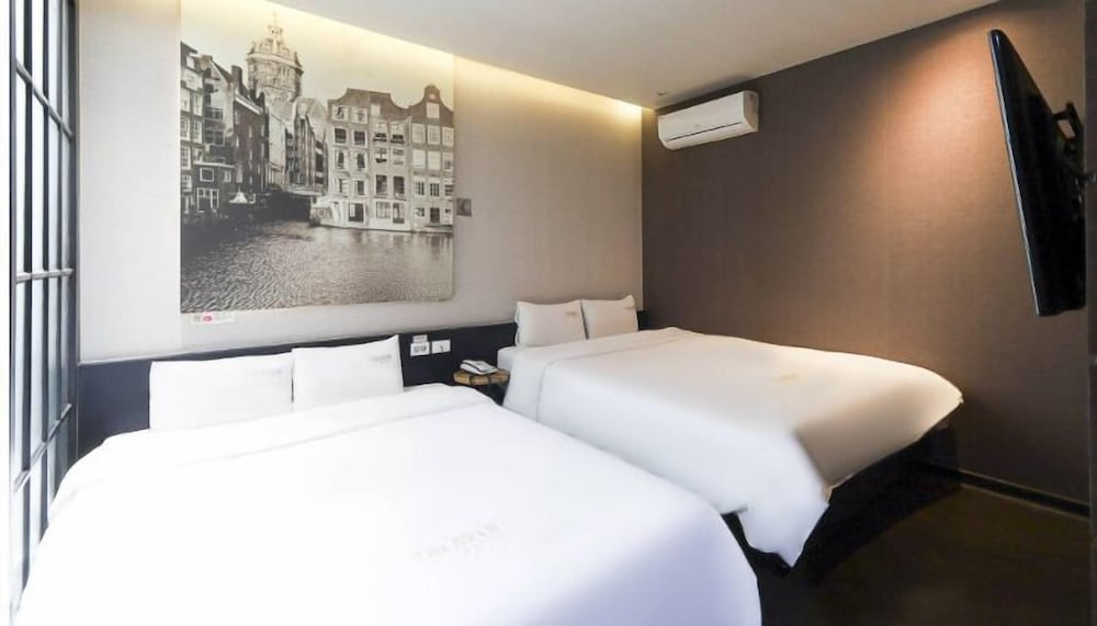 2 Heaven Hotel 19/69