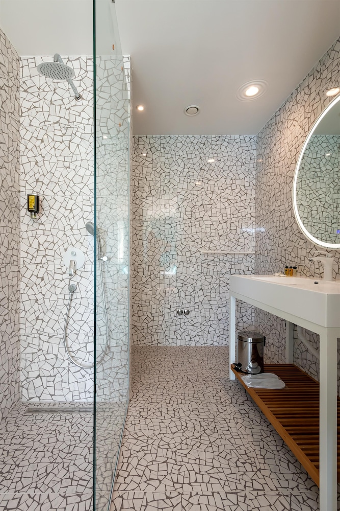 Carine Hotel Kumbor 45/50