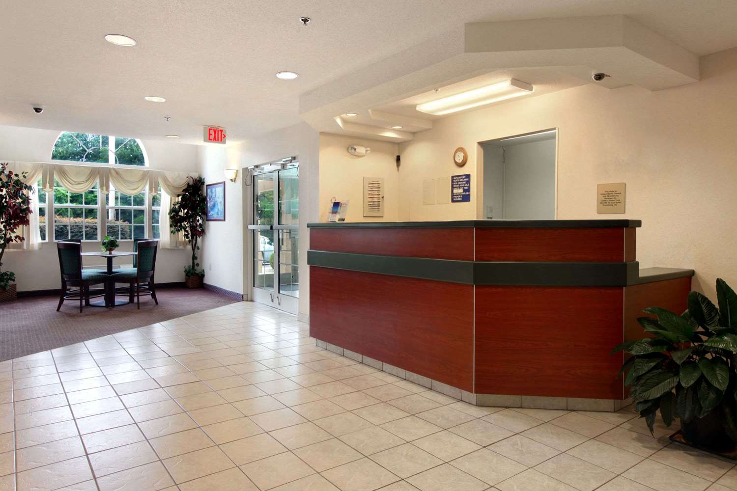 Super 8 By Wyndham Harbison Parkridge Hospital 2/30