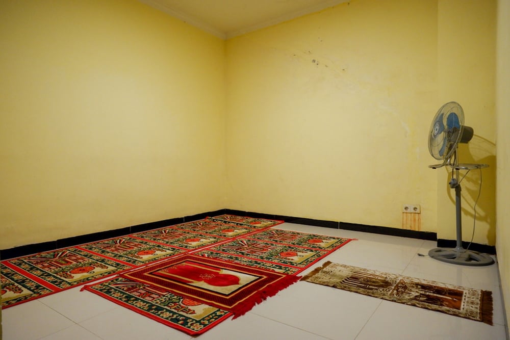 RedDoorz near Citraland Waterpark Kendari 17/29