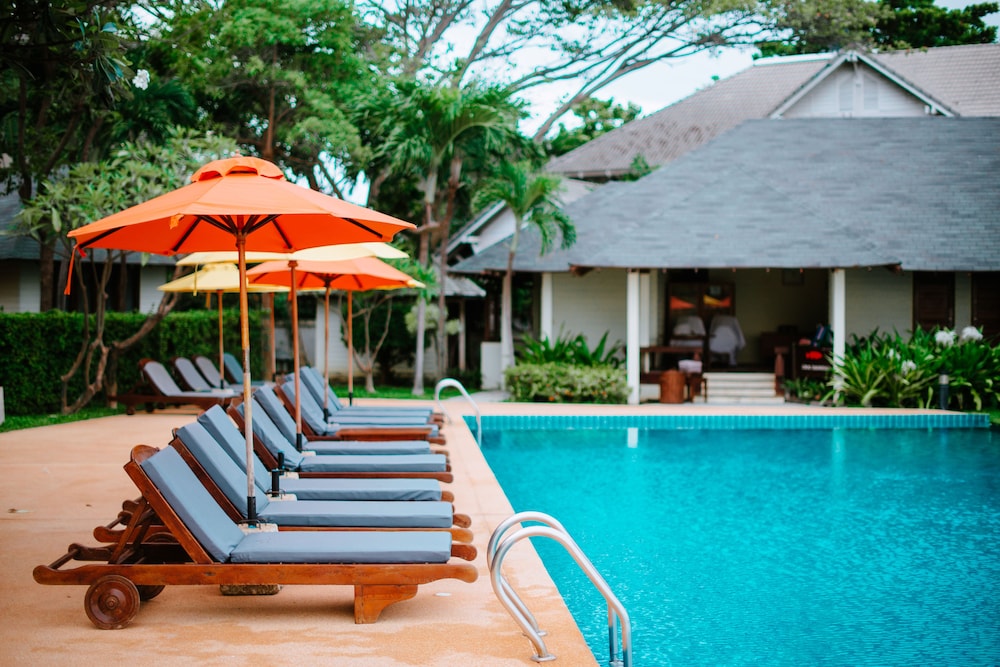FISHERMANS VILLAGE RESORT 4/32