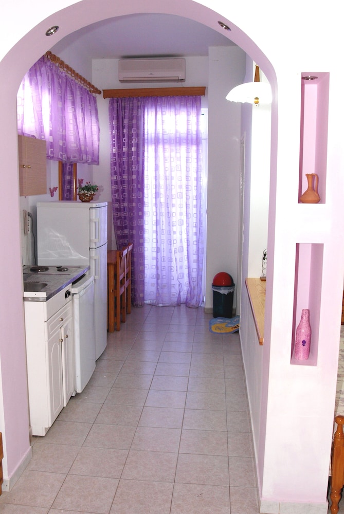 Marianthi Studios Stegna 9/70