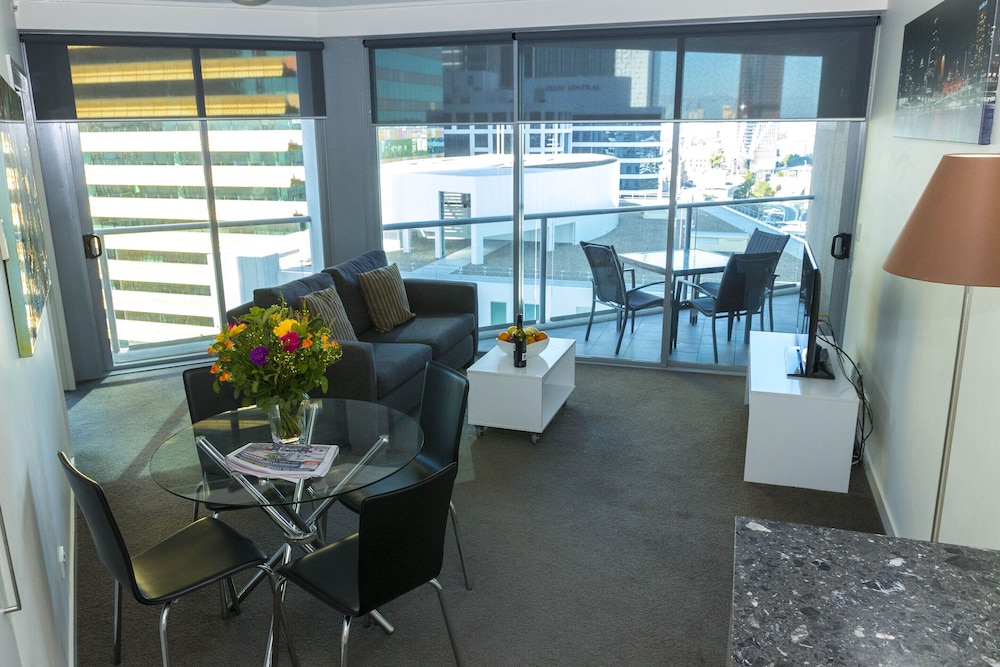Evolution Apartments 62/76