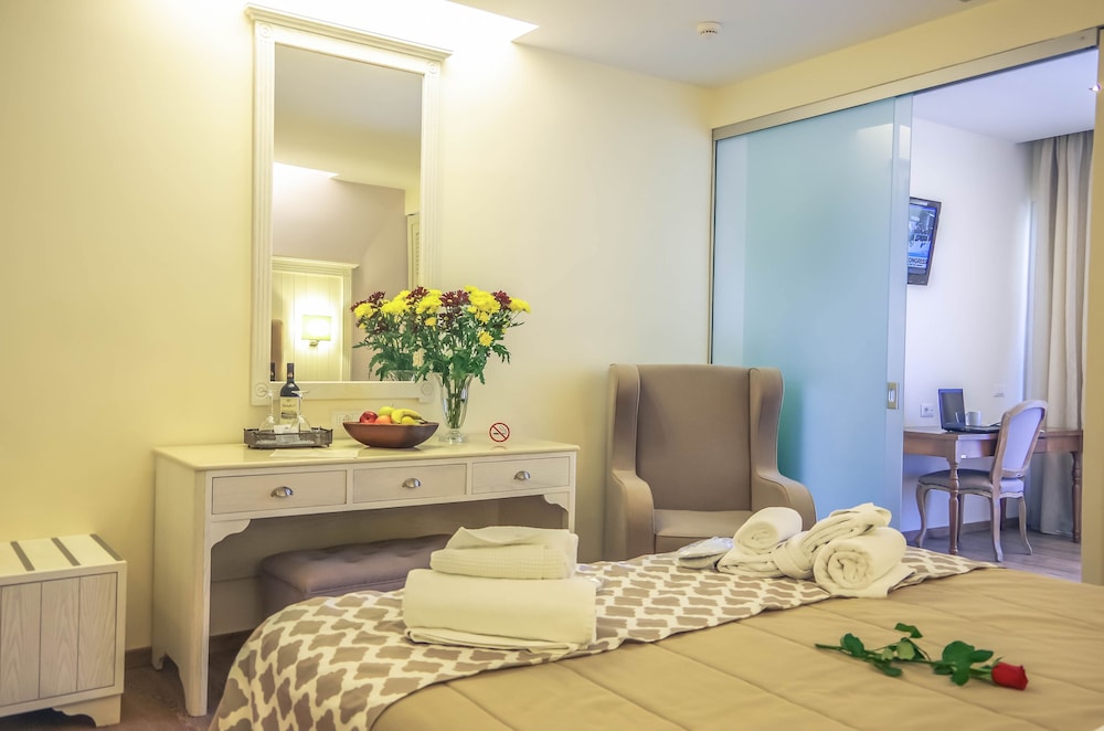Art Hotel Debono 38/68
