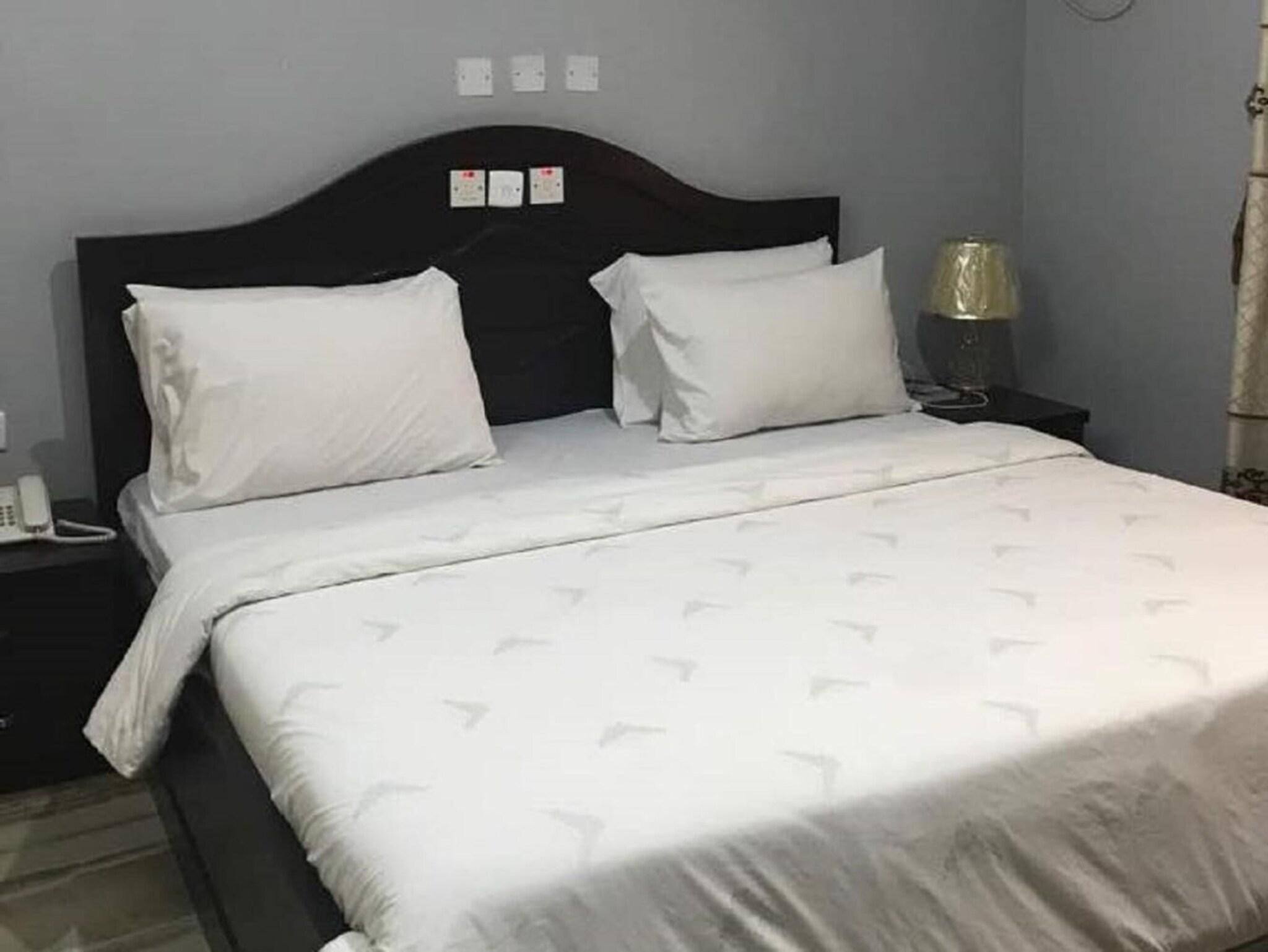 Jim-Eddy Suites 11/16