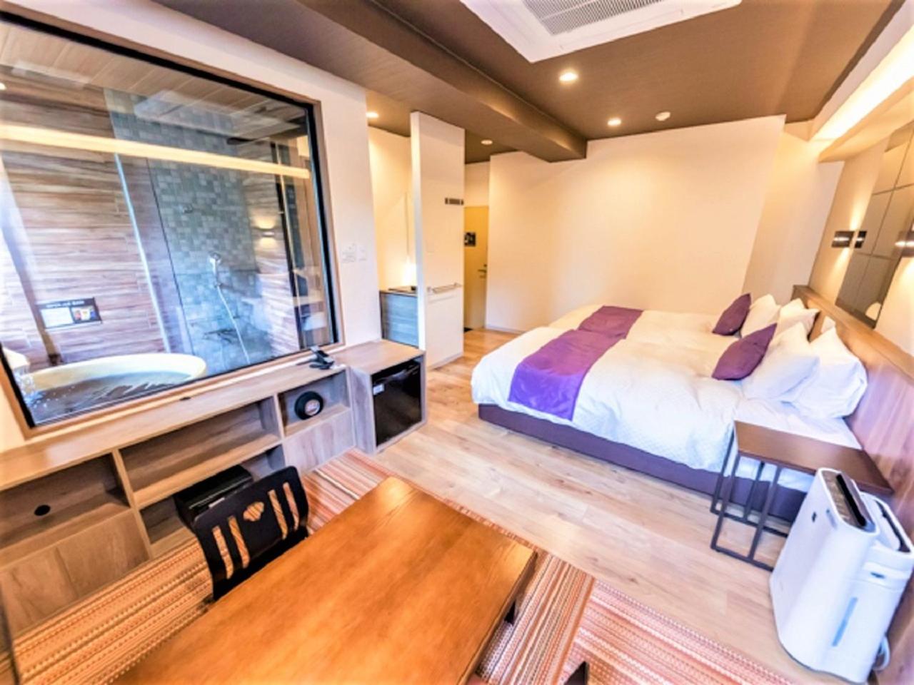 Economy, Twin Beds, Smoking