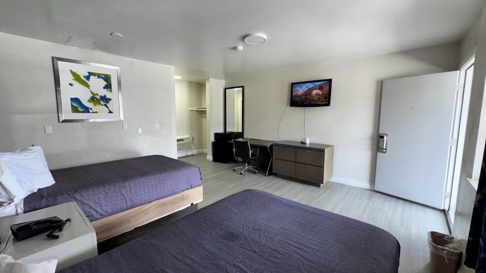 Economy 7 Inn Hampton W Pembroke 46/64