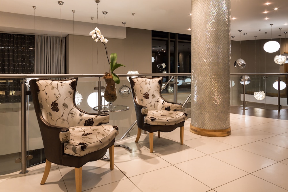 HOLIDAY INN EXPRESS DURBAN - UMHLANGA 66/83