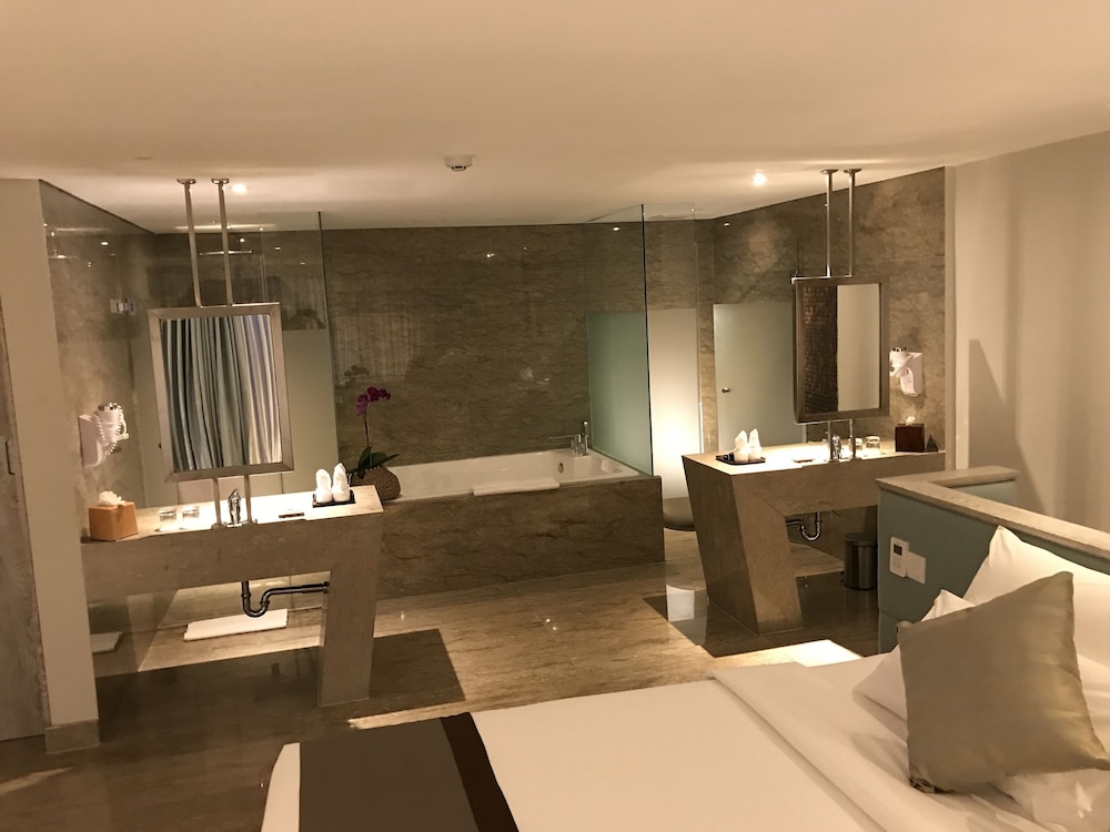 Daun Bali Seminyak 7/64