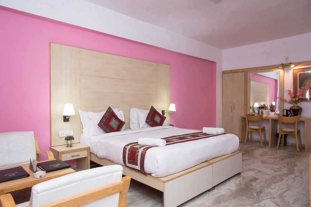 HOTEL GORBANDH 16/48