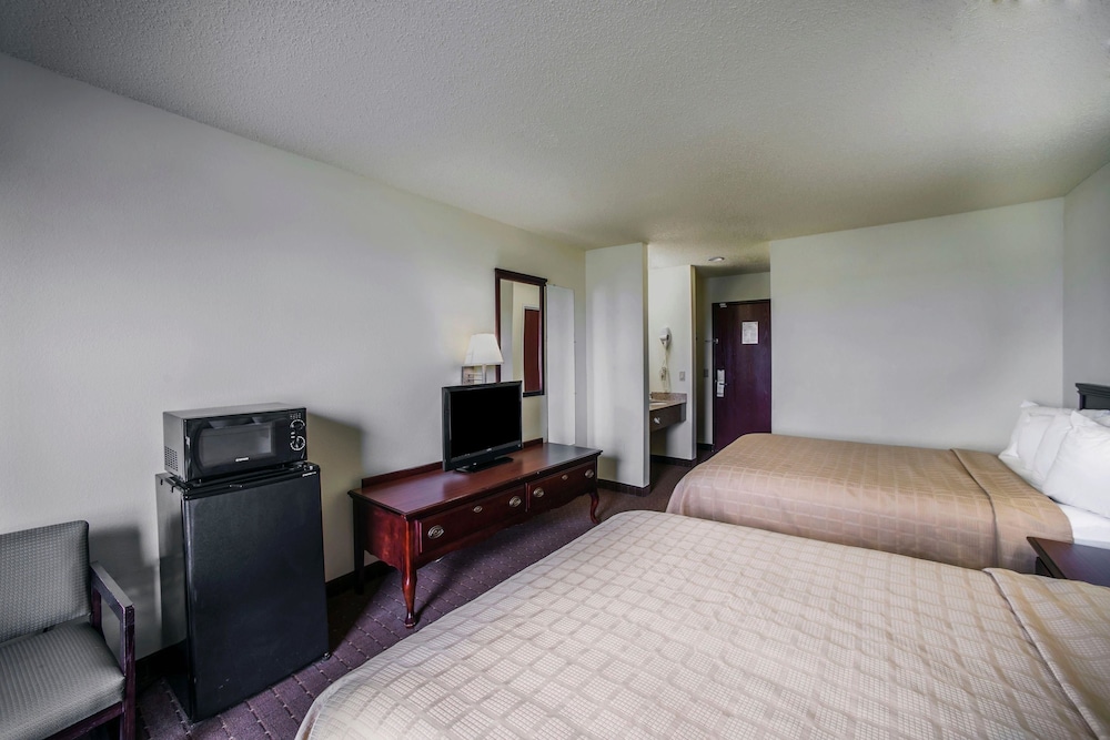 Quality Inn Harrisburg 8/16