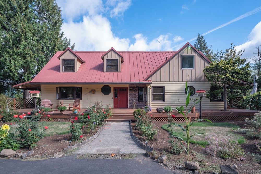 MapleRidge House: A BnB For All Seasons 2/50