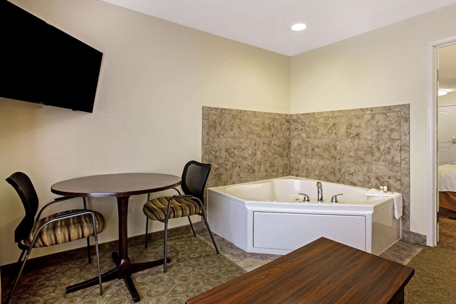 La Quinta Inn & Suites by Wyndham Bismarck 58/62