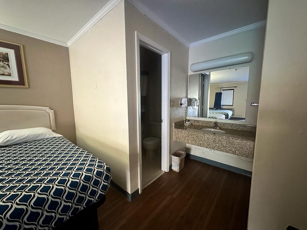 Loyalty Inn Rockingham 31/32
