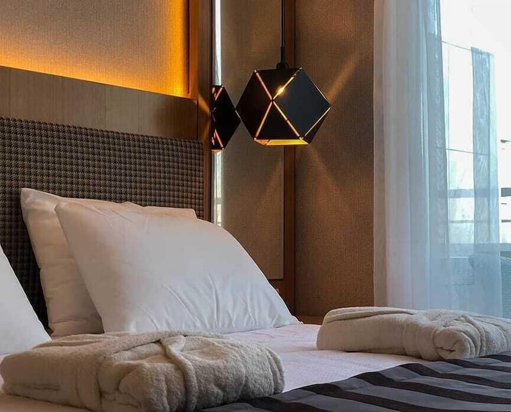 The Green Park Hotel 25/50