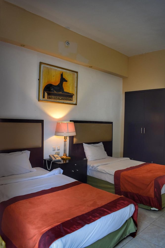 Desert View Hotel 12/48