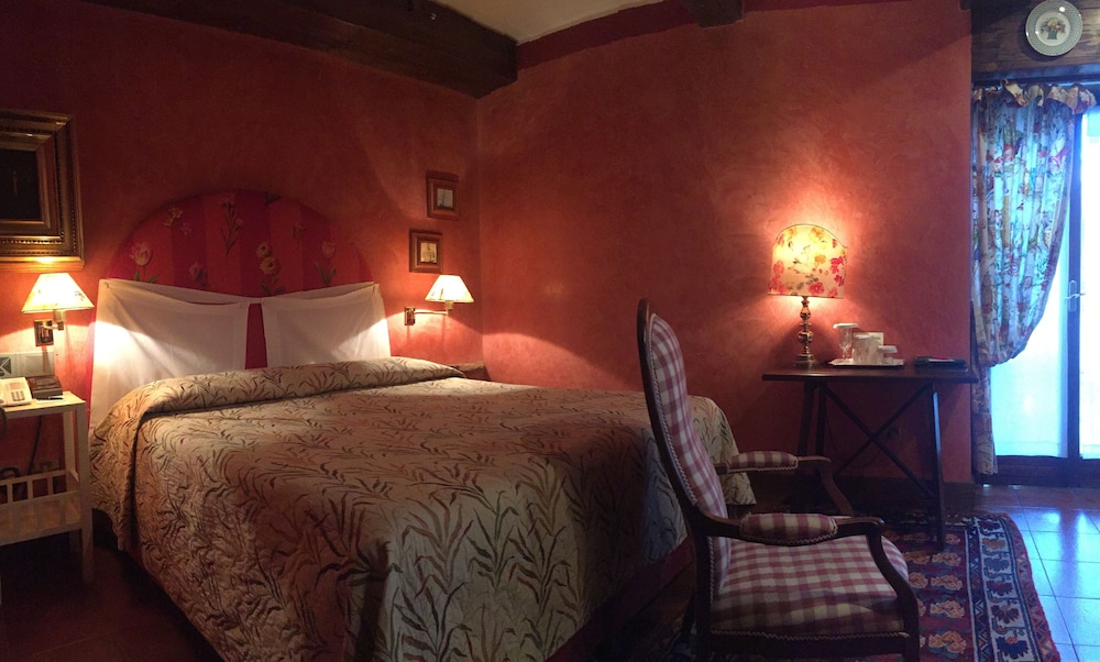 ROOM, SINGLE, DOUBLE BED