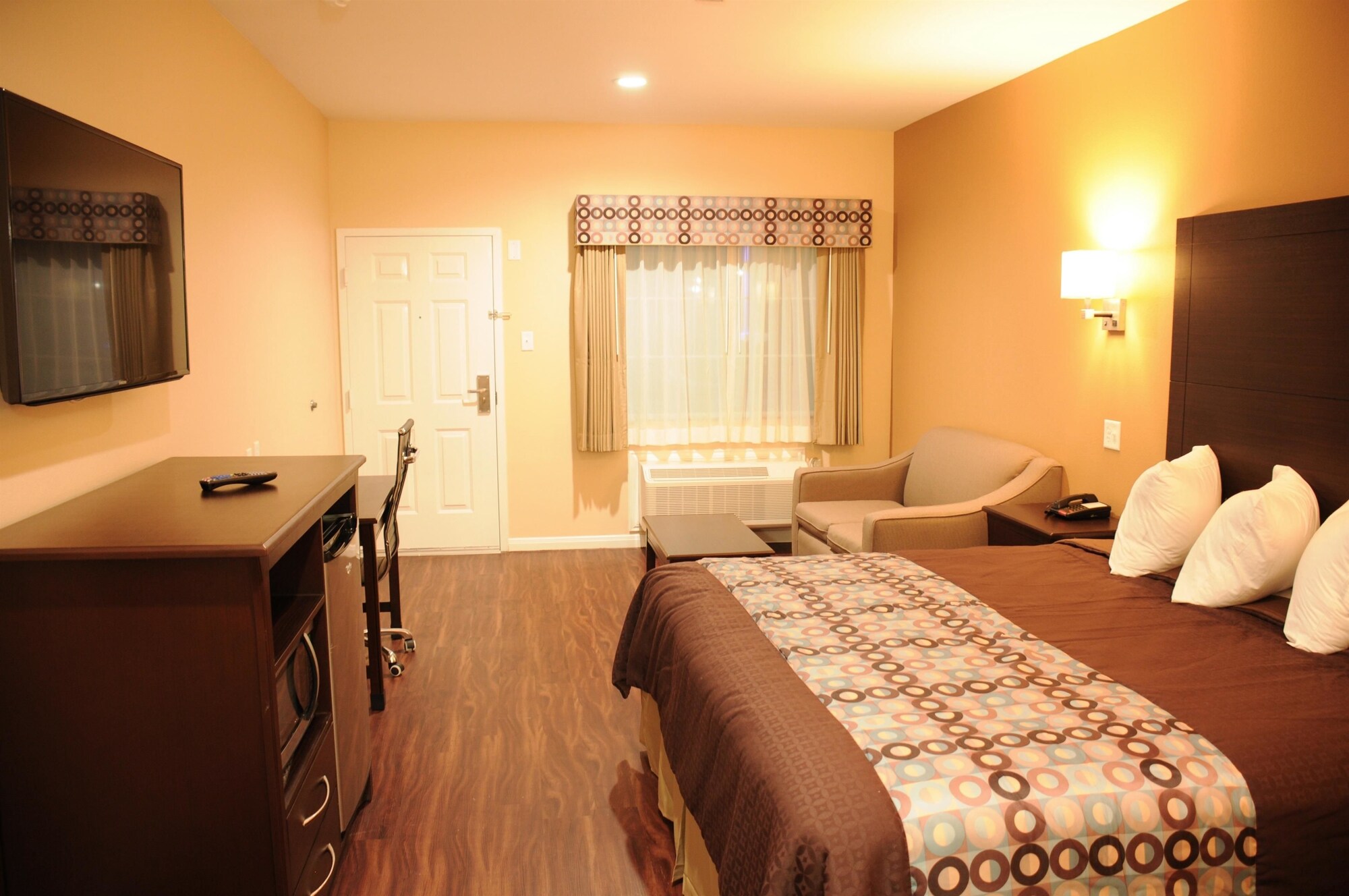 ROOM, KING BED