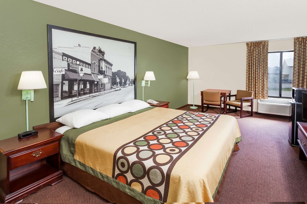 Super 8 by Wyndham Lincoln IL 18/44