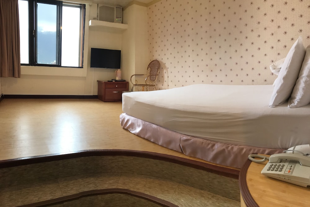 Chantai Hotel 7/44