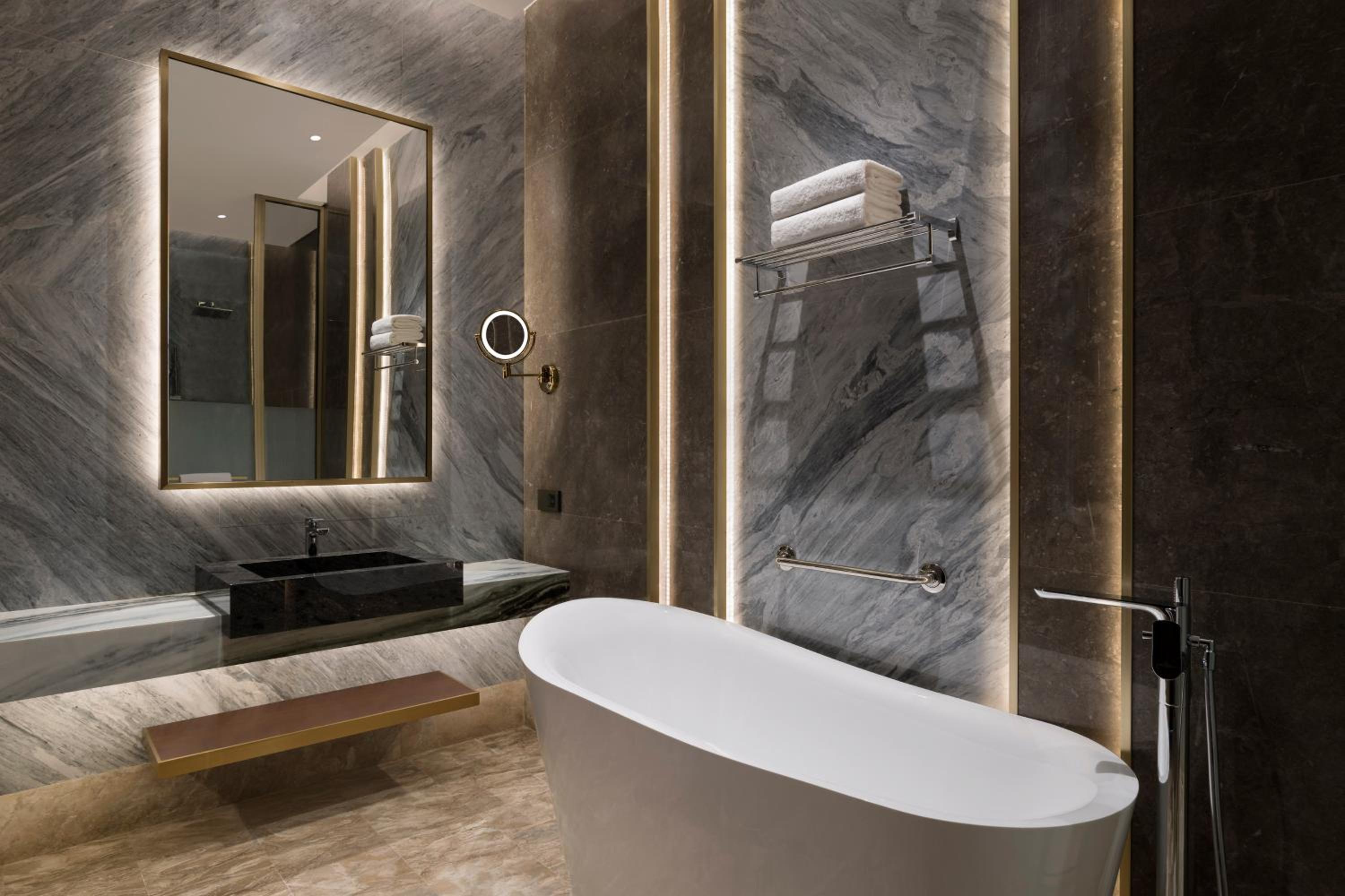 Premium, King Bed, Water View, Kitchenette، Velero Doha 8/10