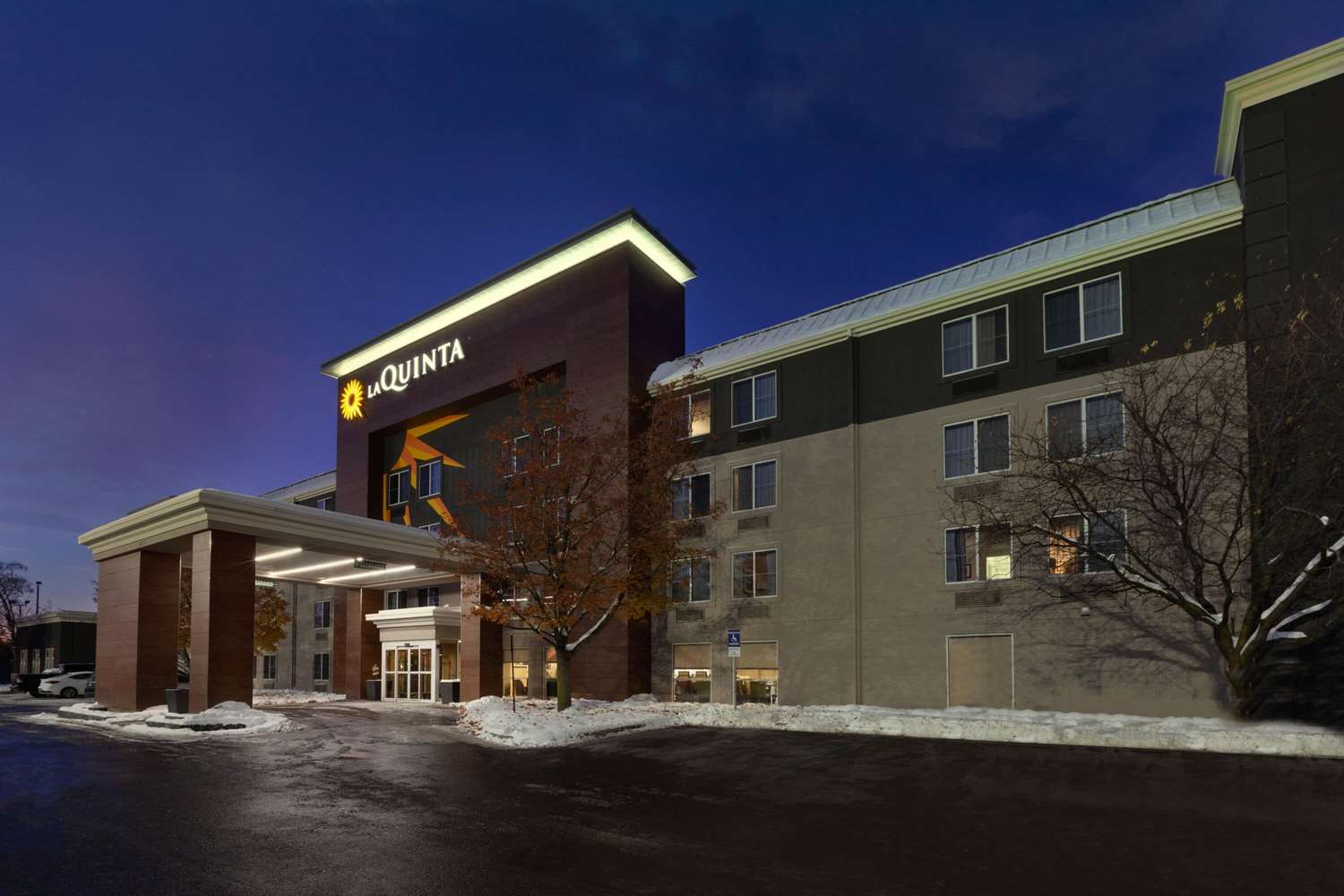 La Quinta Inn & Suites by Wyndham Detroit Utica 5/49