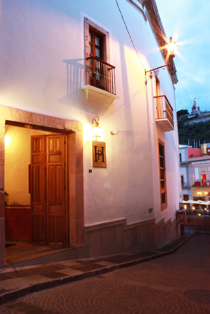 Hotel de la Paz 2/51