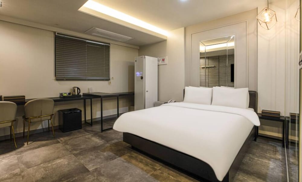 Hotel 99 Prestige 25/68