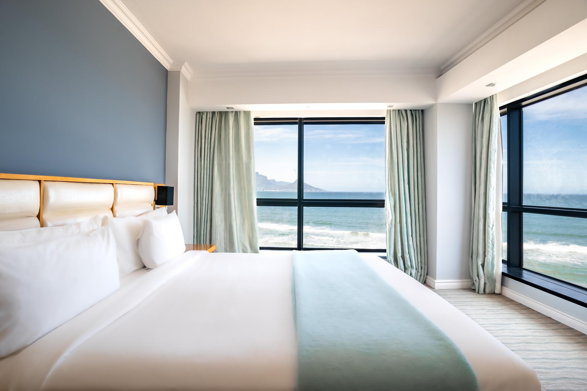 Room, King Bed, Mountain View