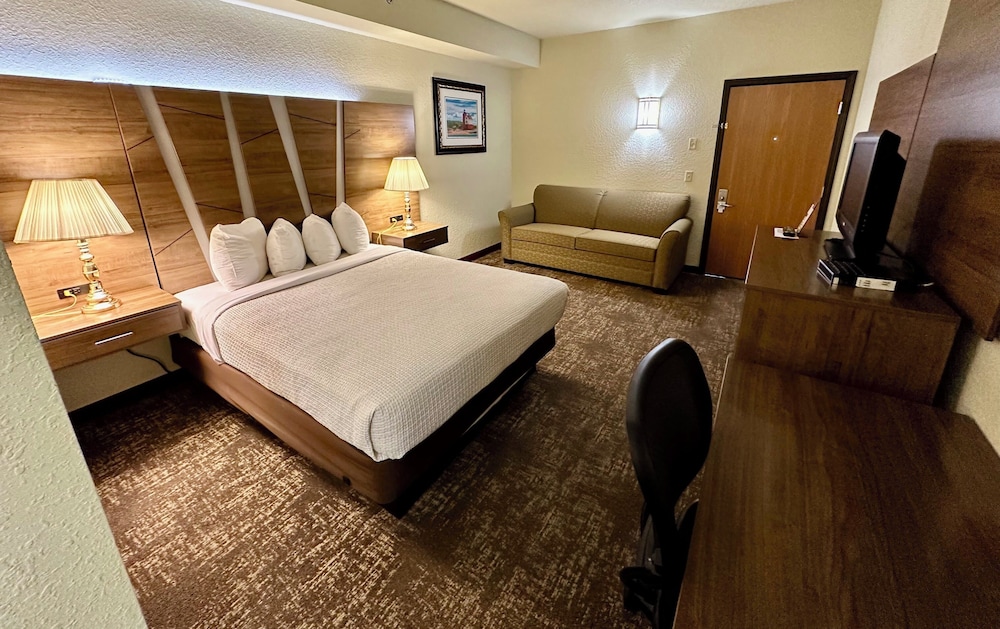 Mackinaw Beach & Bay Inn & Suites 19/51