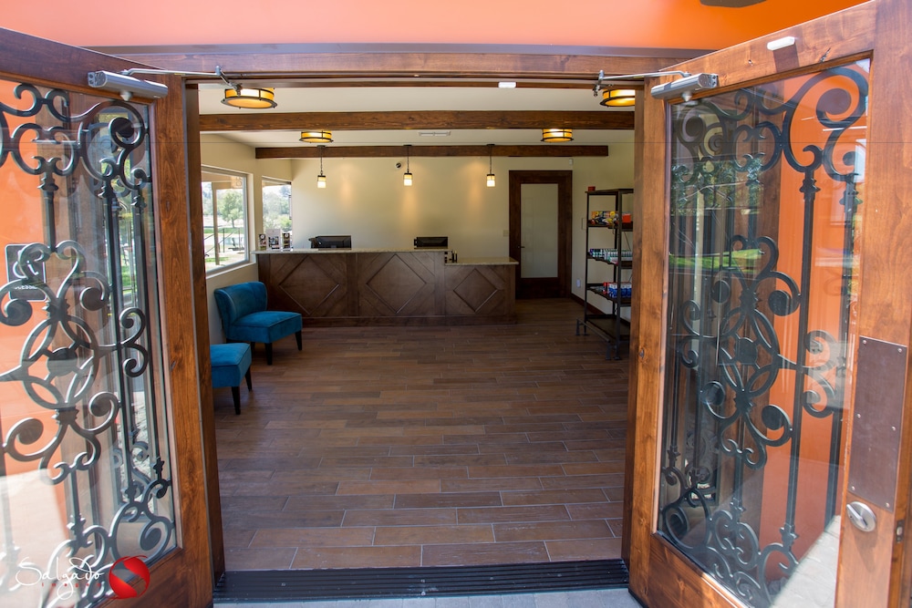 Carlton Oaks Lodge, Ascend Hotel Collection 12/71
