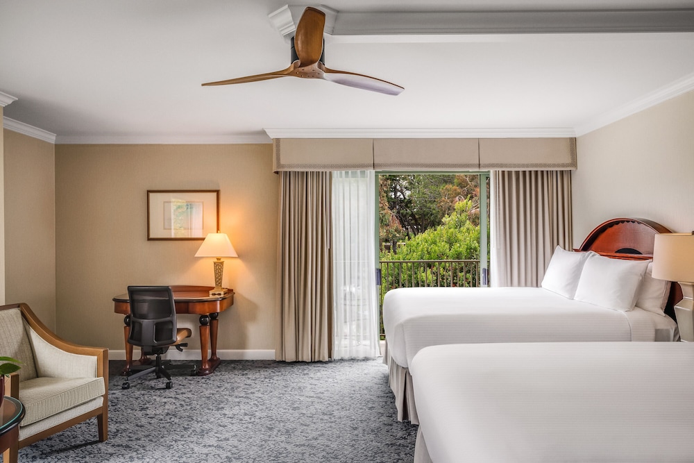 Room, 2 Queen Beds, Inland View, Balcony، Monterey Plaza Hotel & Spa 2/5