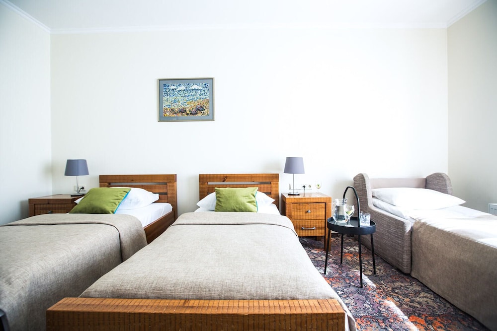 ROOM, TRIPLE, 3 BEDS