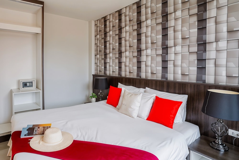Koh lanta Hotels and Co Working Space 25/65