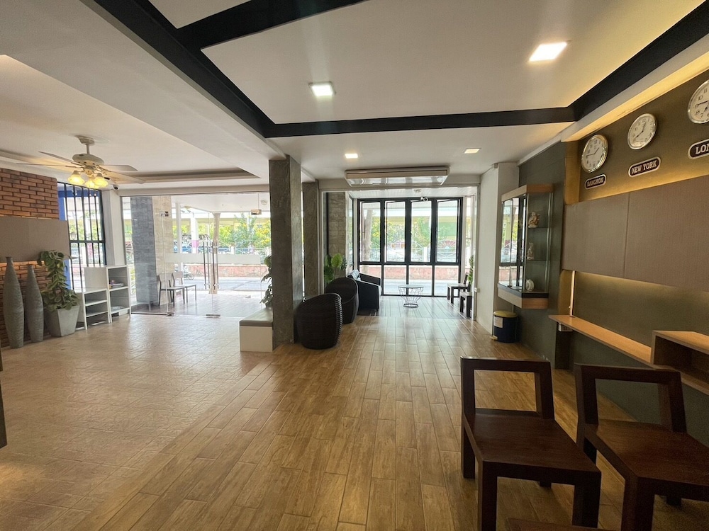 Chonlapruk Lakeside Hotel 49/56