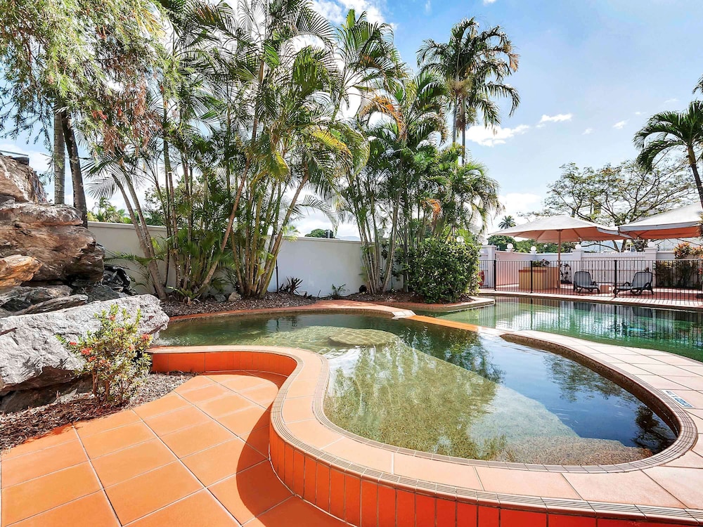 Mercure Cairns 5/64